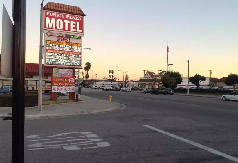 Eunice Plaza Motel