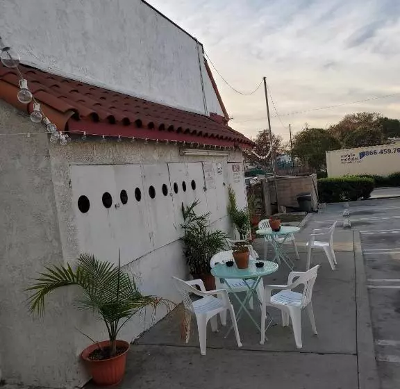 Eunice Plaza Motel