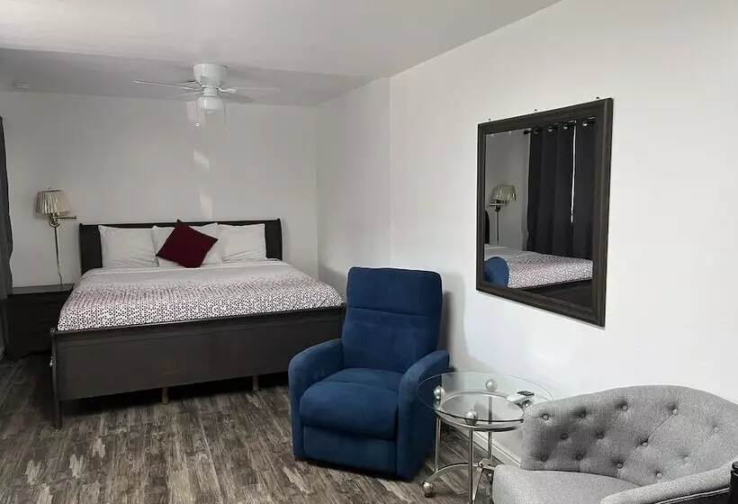 Holiday Motel