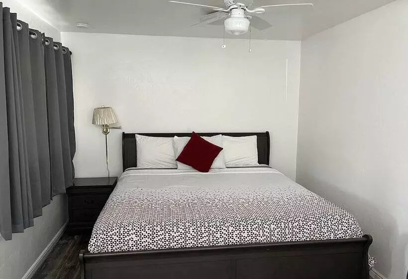 Holiday Motel