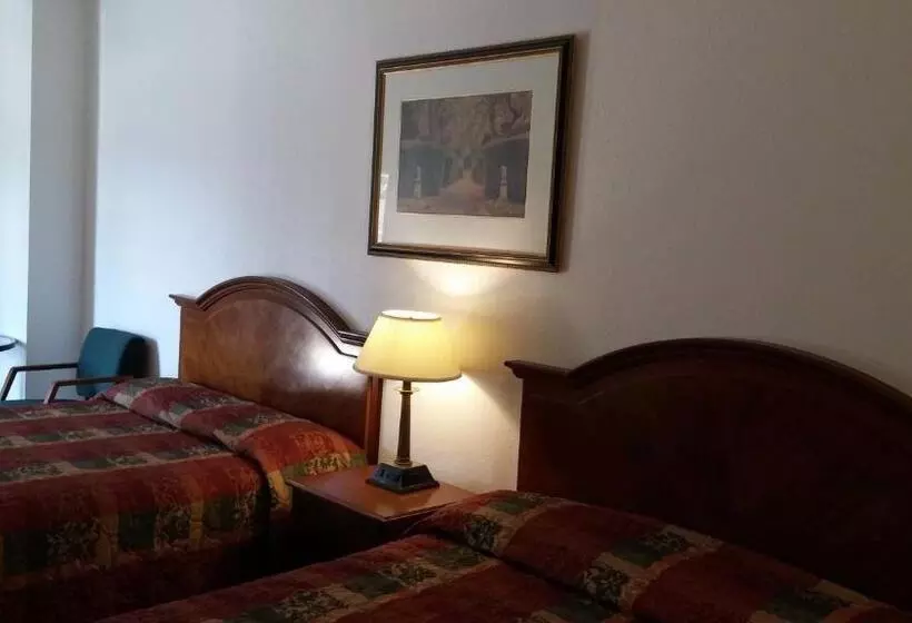 Hotelli Country Regency Inn & Suites