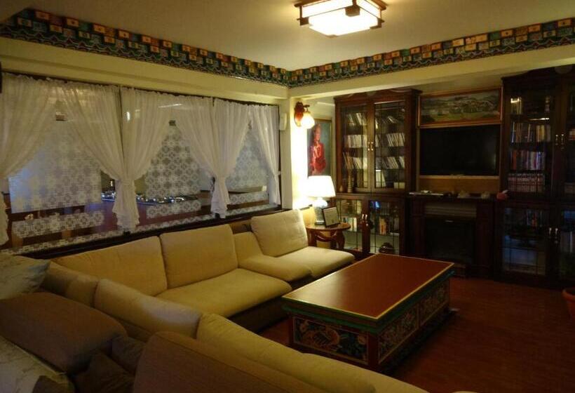 هتل Little Tibet Resort Mall Road