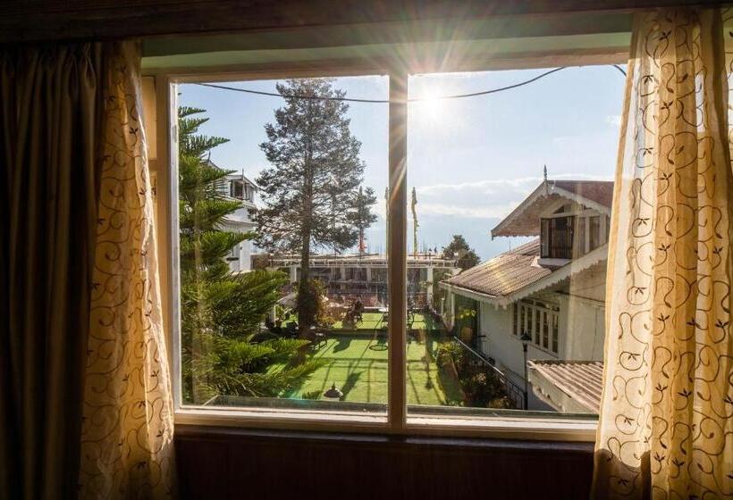 هتل Little Tibet Resort Mall Road