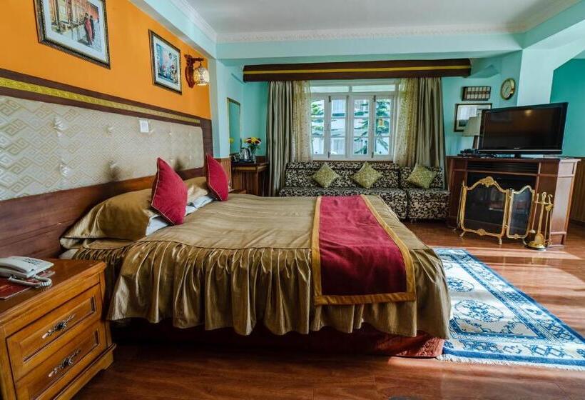 هتل Little Tibet Resort Mall Road