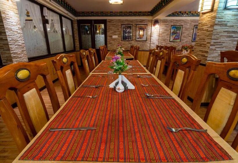 هتل Little Tibet Resort Mall Road