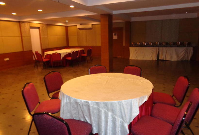 Hotel Oyster Airport