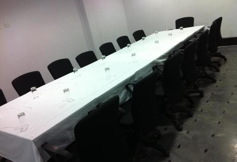 Hotel Oyster Airport