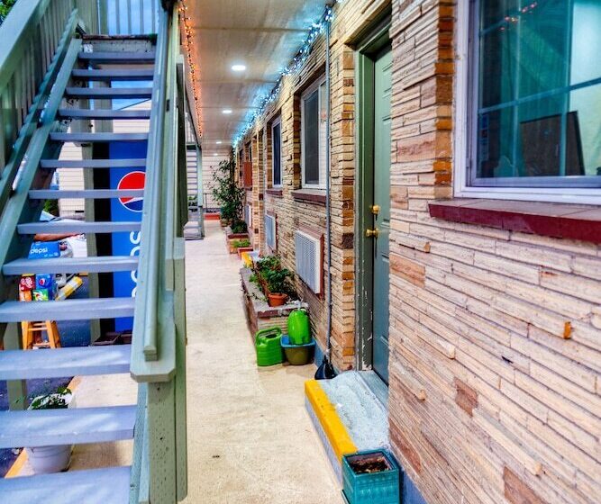 Мотель Budget Inn