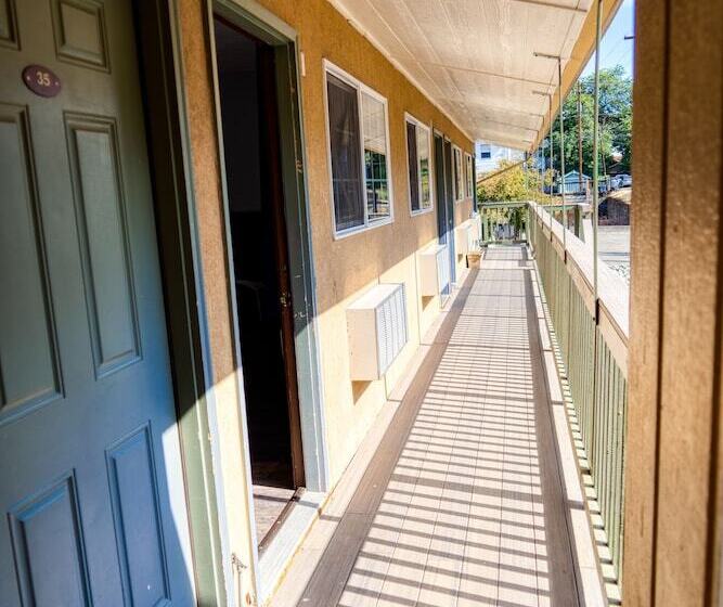 Мотель Budget Inn