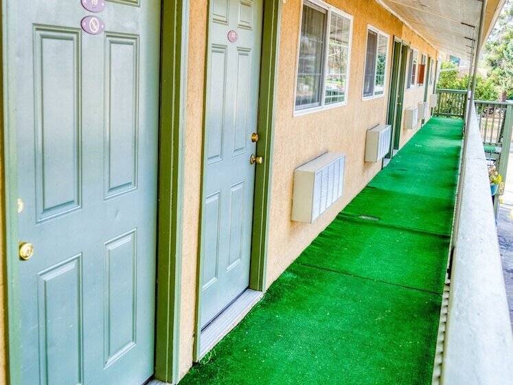 Мотель Budget Inn