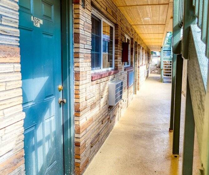 Мотель Budget Inn