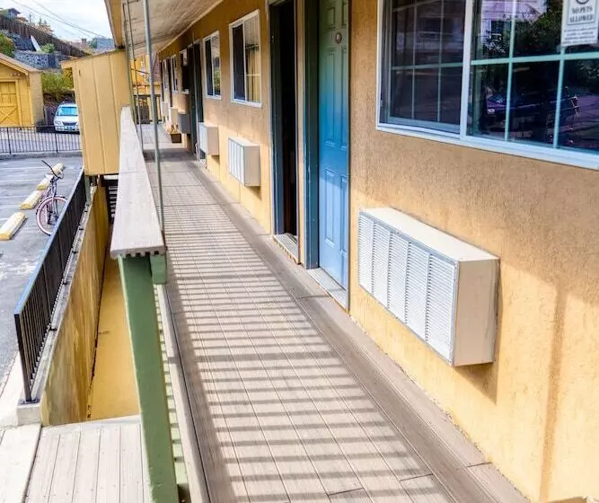 モーテル Budget Inn