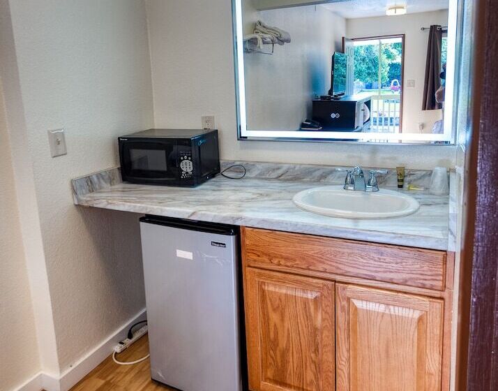 Мотель Budget Inn