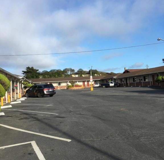 فندق على الطريق Old Marina Inn