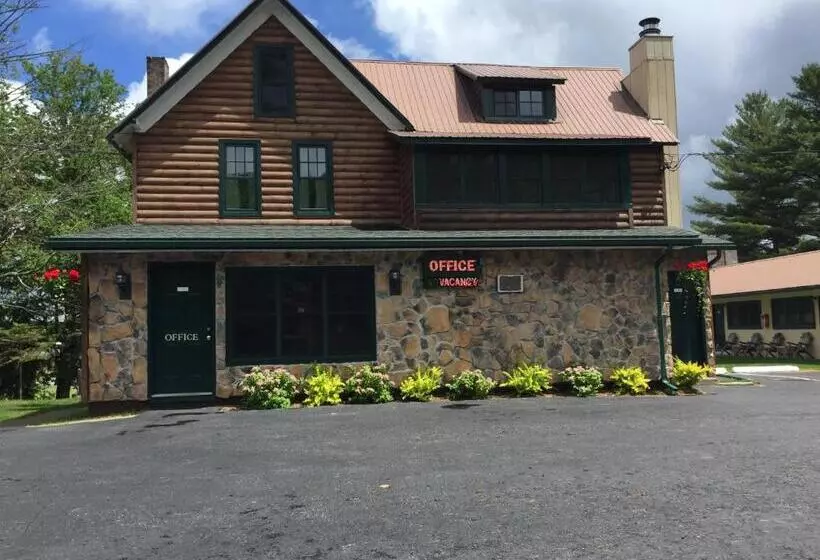 モーテル Pine Knoll Hotel Lakeside Lodge & Cabin