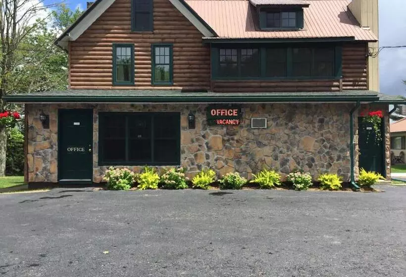モーテル Pine Knoll Hotel Lakeside Lodge & Cabin