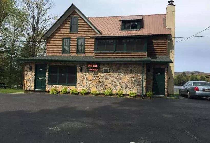 モーテル Pine Knoll Hotel Lakeside Lodge & Cabin