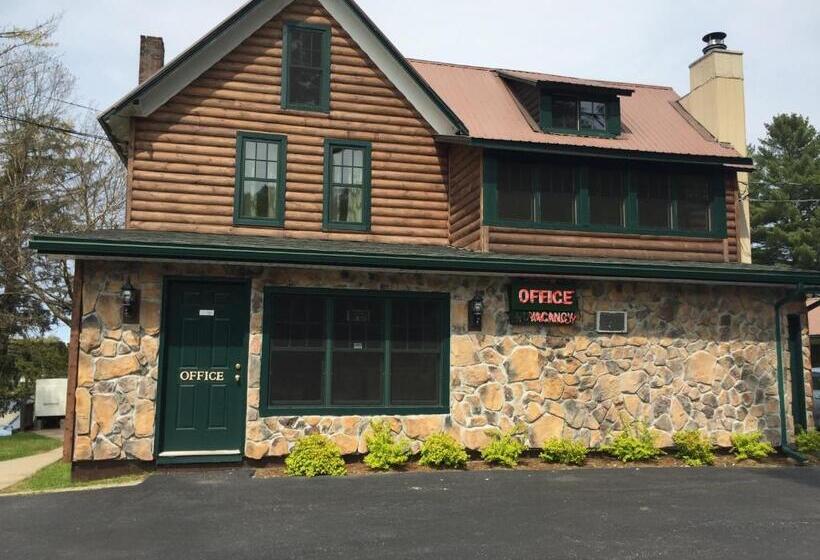 מוטל Pine Knoll Hotel Lakeside Lodge & Cabin