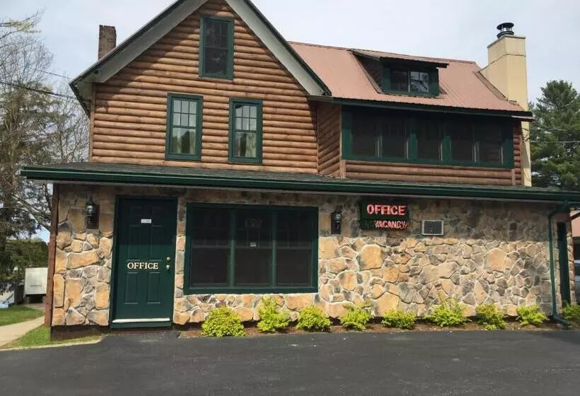 モーテル Pine Knoll Hotel Lakeside Lodge & Cabin
