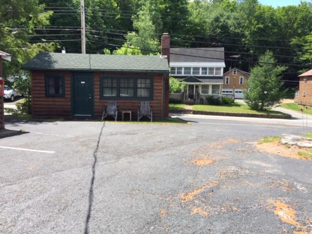 מוטל Pine Knoll Hotel Lakeside Lodge & Cabin