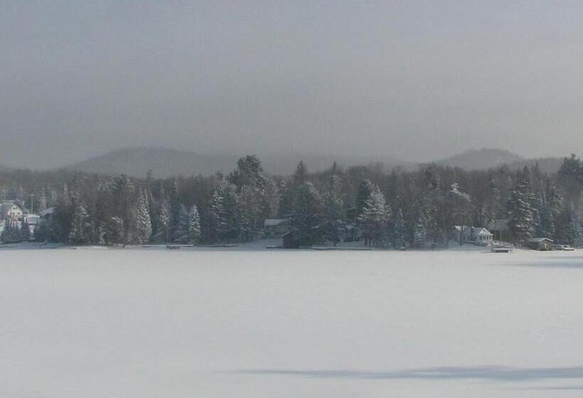 מוטל Pine Knoll Hotel Lakeside Lodge & Cabin