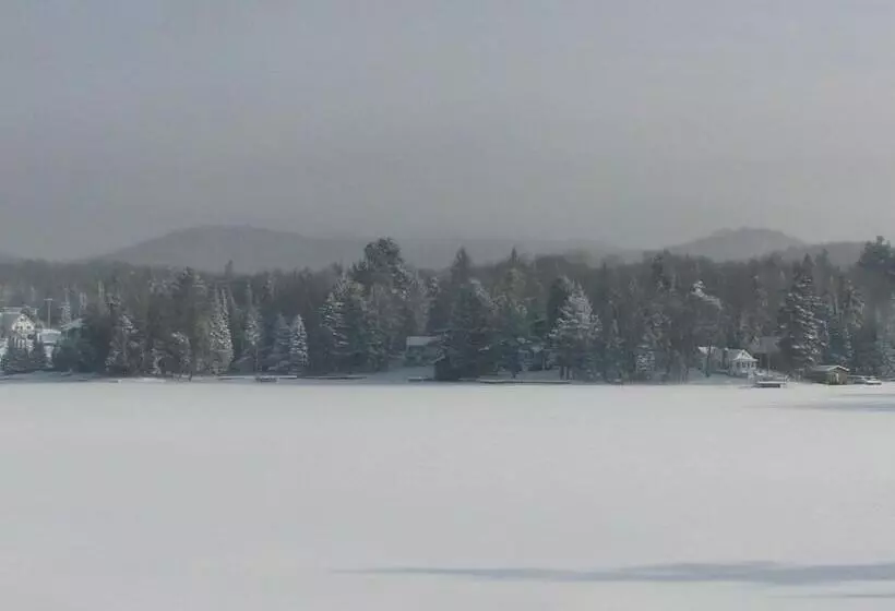モーテル Pine Knoll Hotel Lakeside Lodge & Cabin