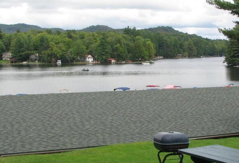 מוטל Pine Knoll Hotel Lakeside Lodge & Cabin