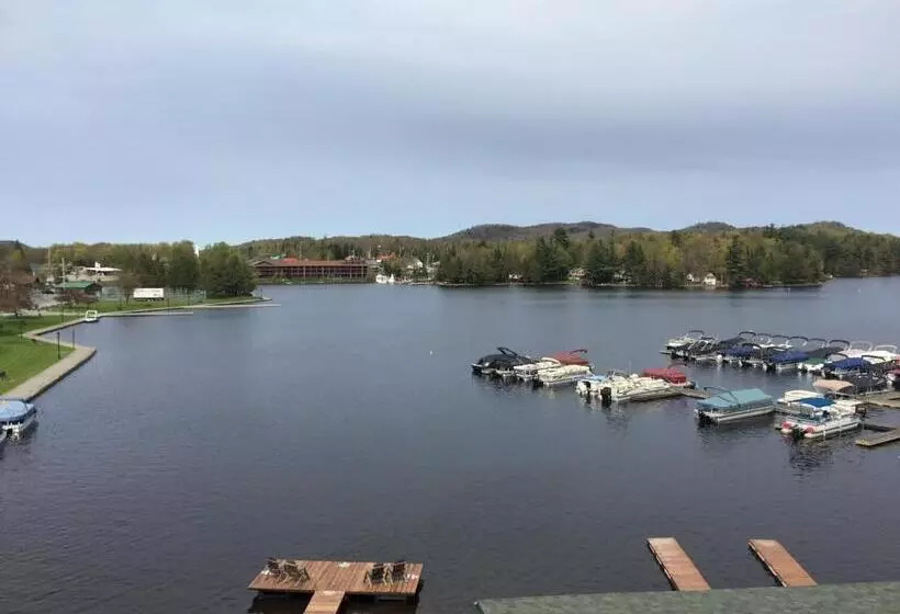 モーテル Pine Knoll Hotel Lakeside Lodge & Cabin