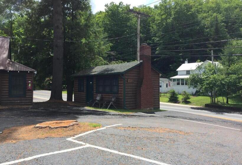 מוטל Pine Knoll Hotel Lakeside Lodge & Cabin