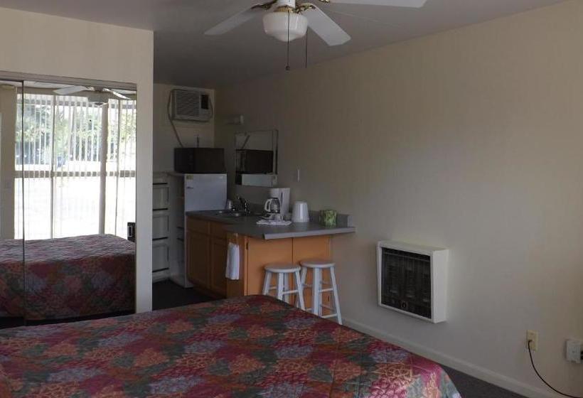 מוטל Twin Lakes Inn