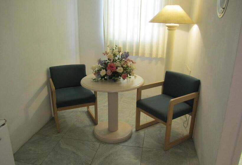 منتجع Apollo Motel