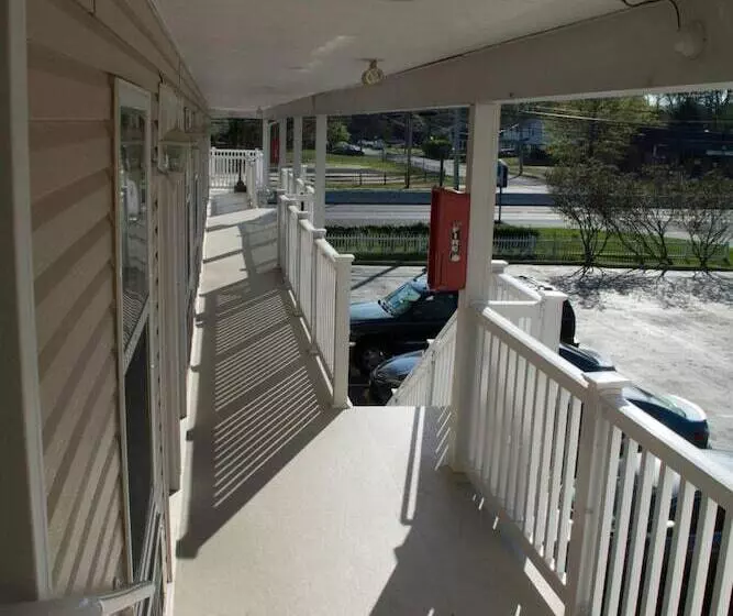 At 9 Motel