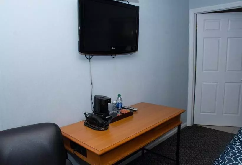 At 9 Motel