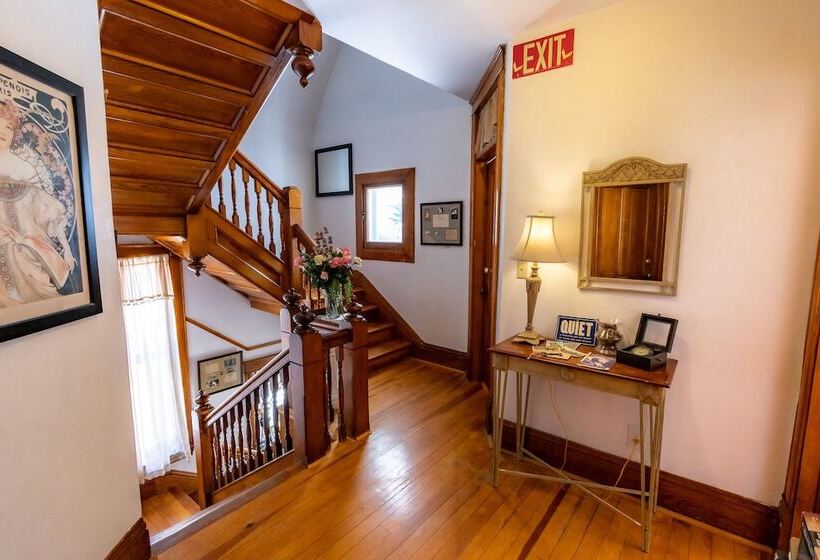 مبيت وإفطار 1899 Inn