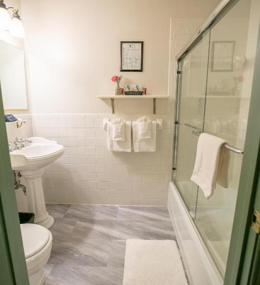 민박 Cameron Estate Inn