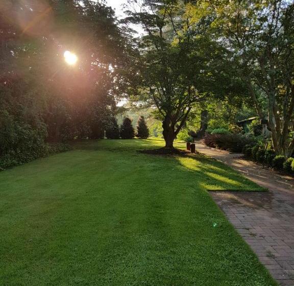 ベッドアンドブレックファースト Clevedale Historic Inn And Gardens