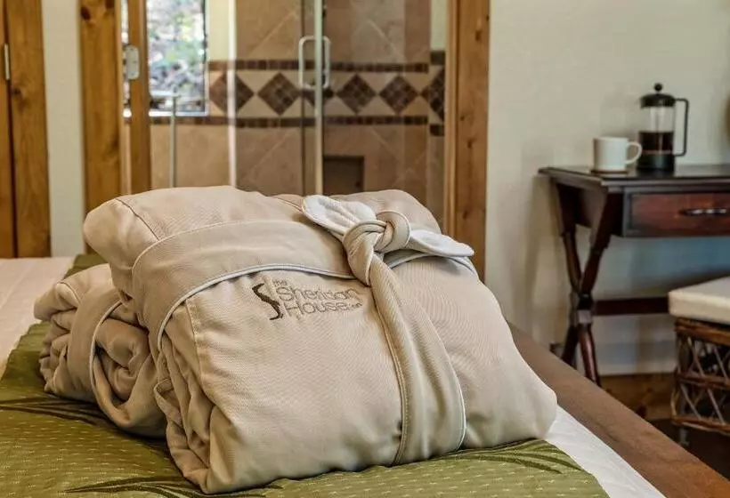 ベッドアンドブレックファースト Sheridan House Inn  Adult Only Accommodation