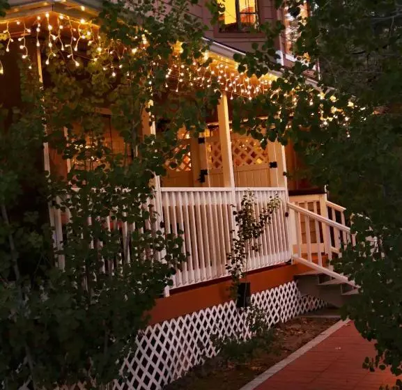 ベッドアンドブレックファースト Sheridan House Inn  Adult Only Accommodation