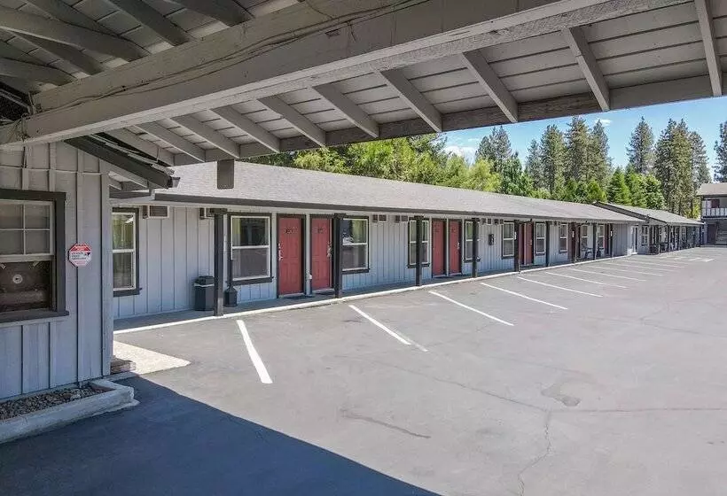 Charm Motel & Suites