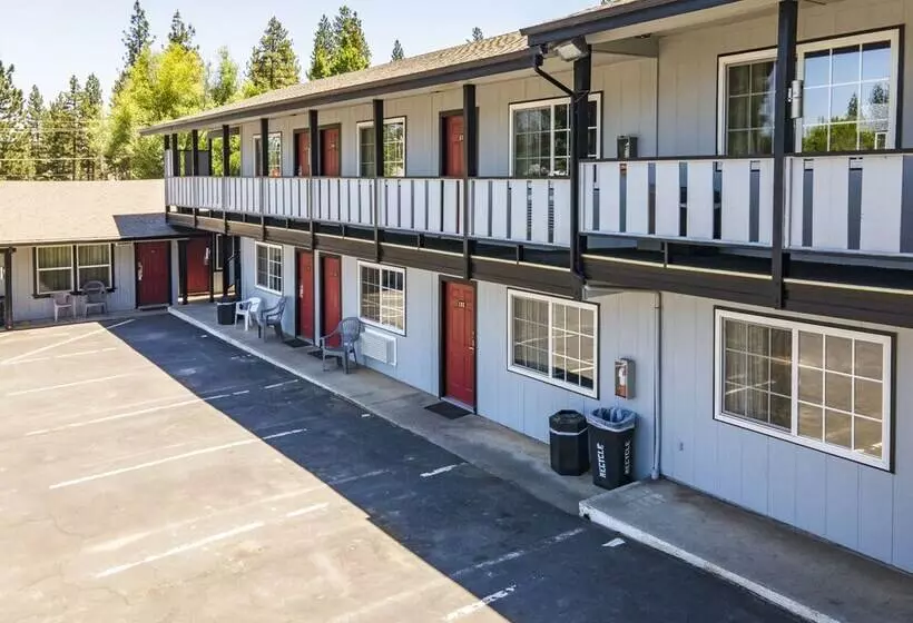 Charm Motel & Suites