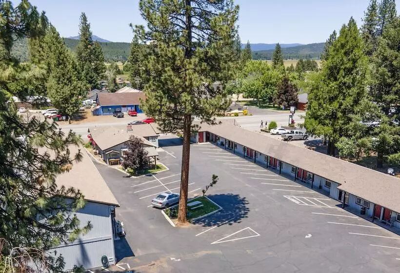 Charm Motel & Suites