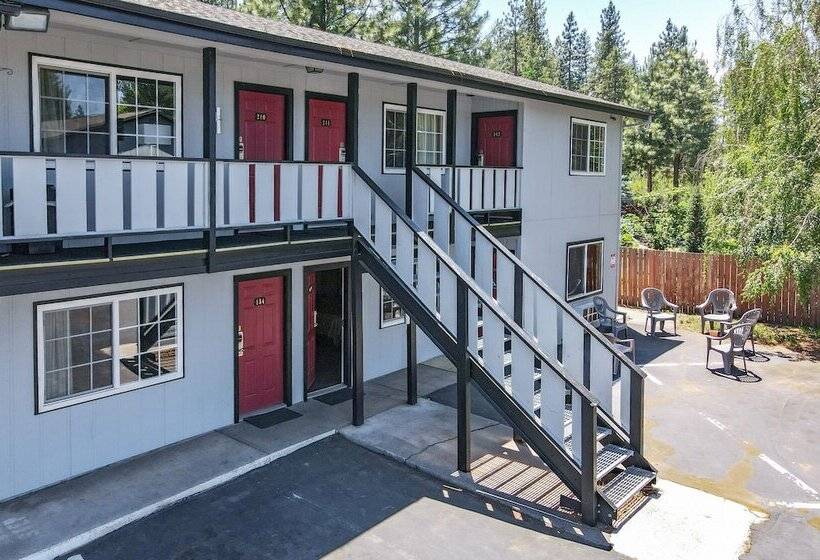 Charm Motel & Suites