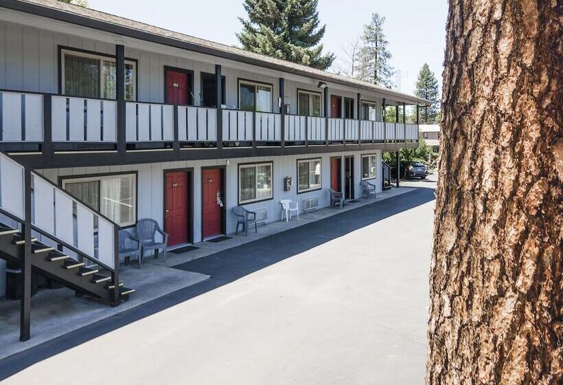 Charm Motel & Suites