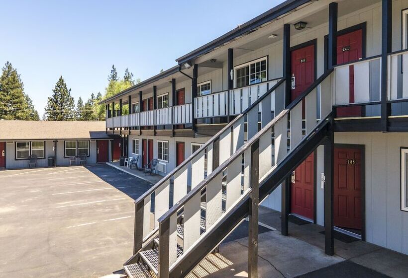 Charm Motel & Suites