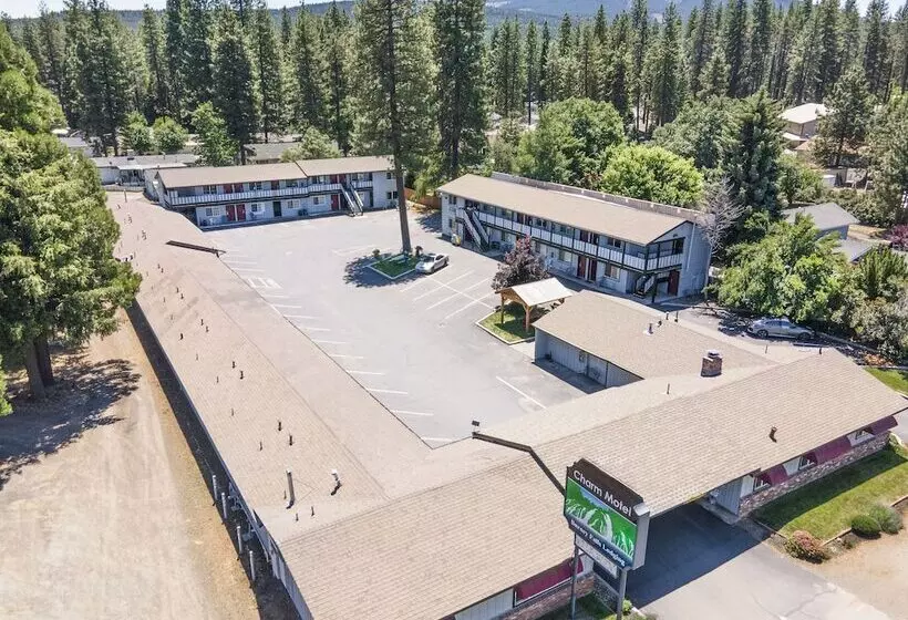 Charm Motel & Suites