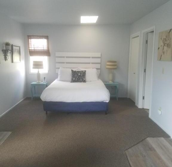 בית מלון כפרי Beaches Inn | Sandpiper Pier Cottage