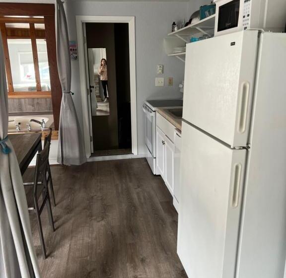 בית מלון כפרי Beaches Inn | Sandpiper Pier Cottage