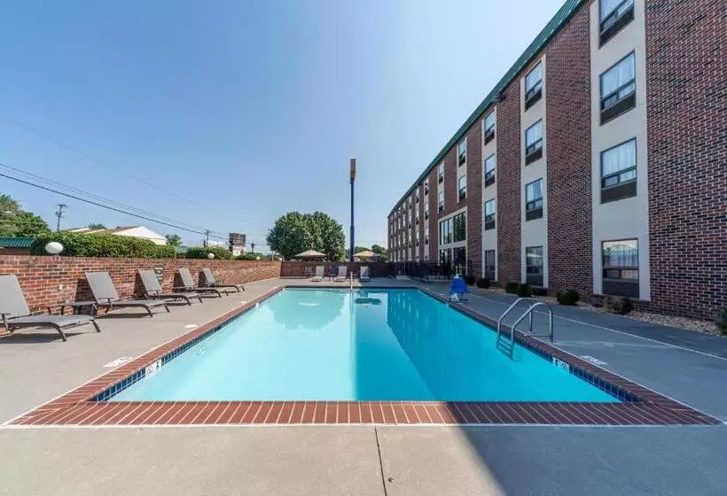 Hotelli Comfort Inn Aikens Center