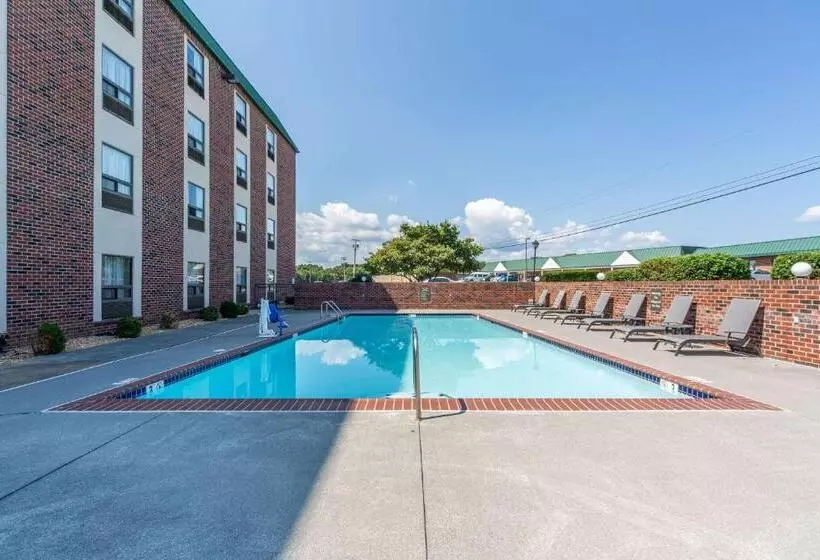 Hotelli Comfort Inn Aikens Center