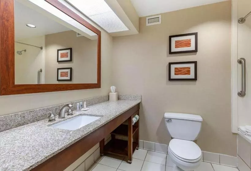 Hotelli Comfort Inn Aikens Center